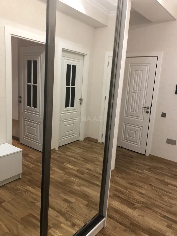 Satılır 3 otaqlı mənzil 121.4 m²