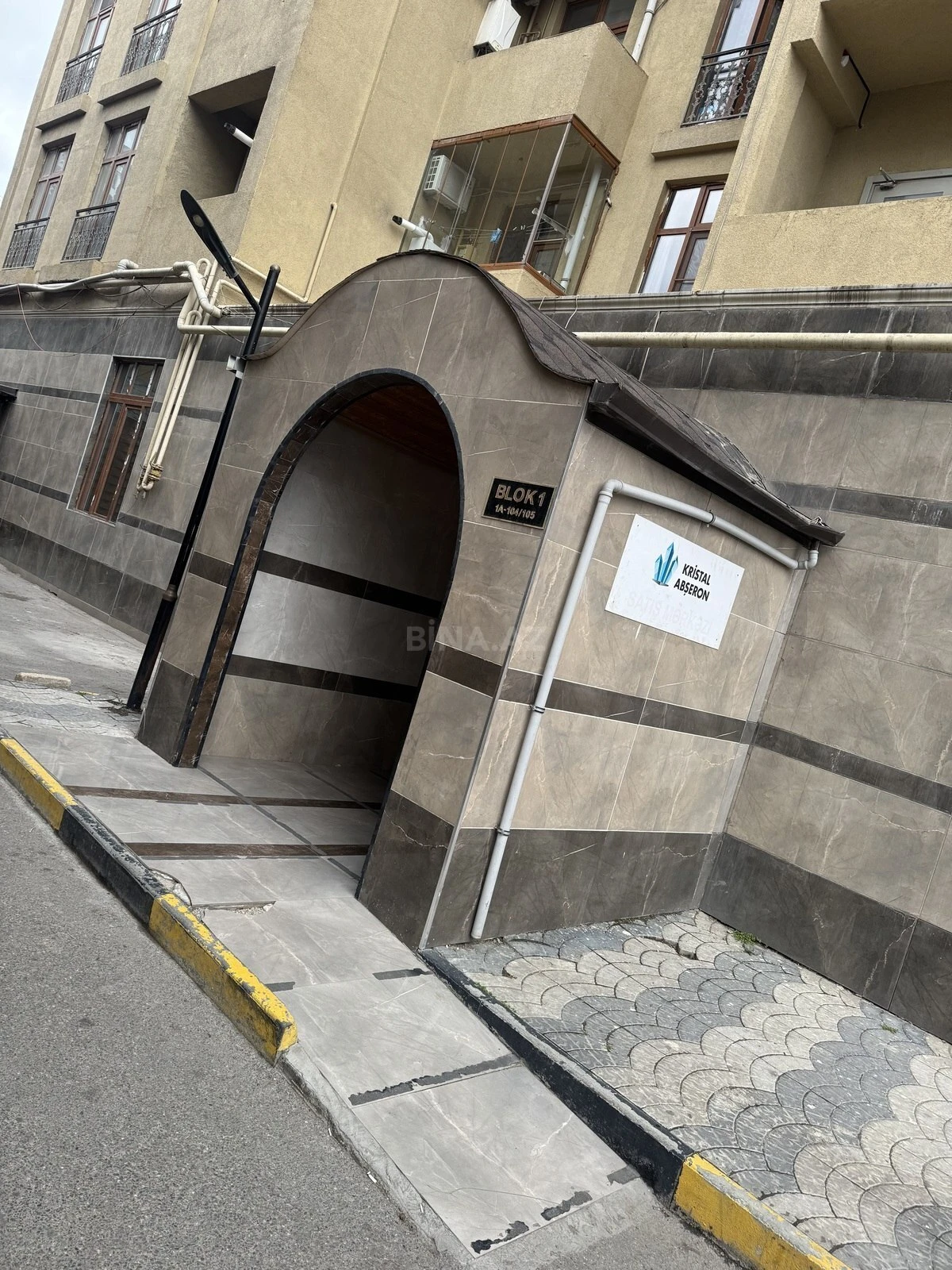 Satılır 3 otaqlı mənzil 121.4 m²