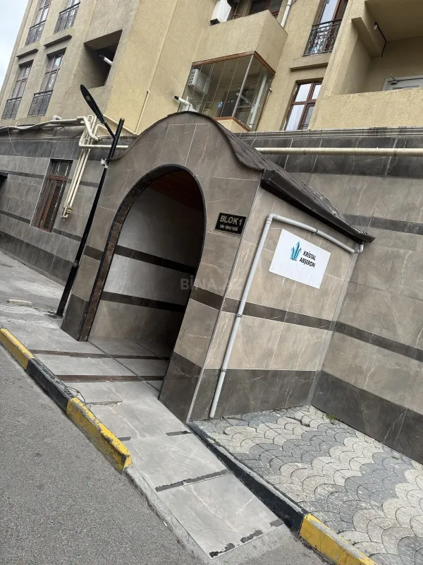 Satılır 3 otaqlı mənzil 121.4 m²