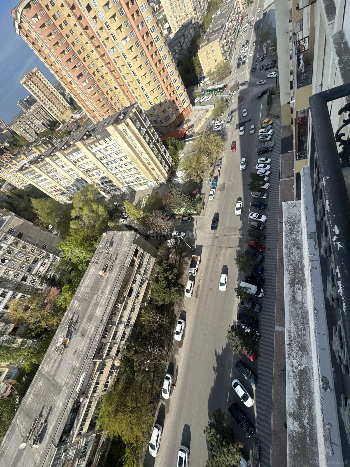 Satılır 3 otaqlı mənzil 121.4 m²