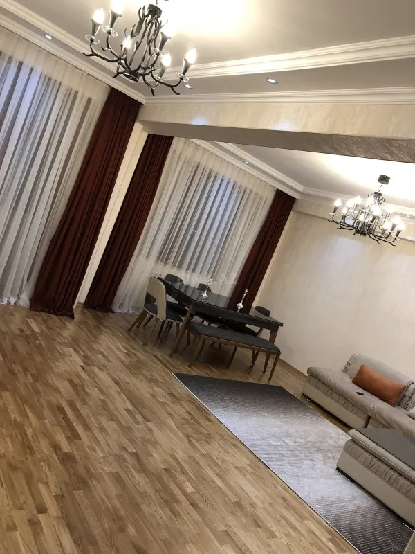 Satılır 3 otaqlı mənzil 121.4 m²