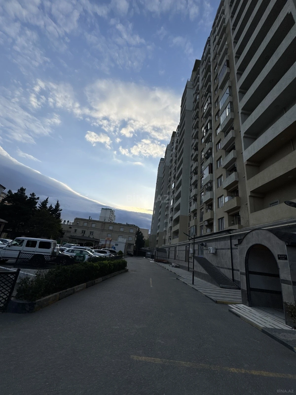 Satılır 3 otaqlı mənzil 121.4 m²