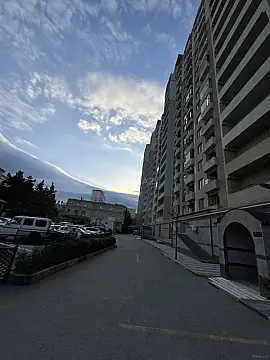 Satılır 3 otaqlı mənzil 121.4 m²