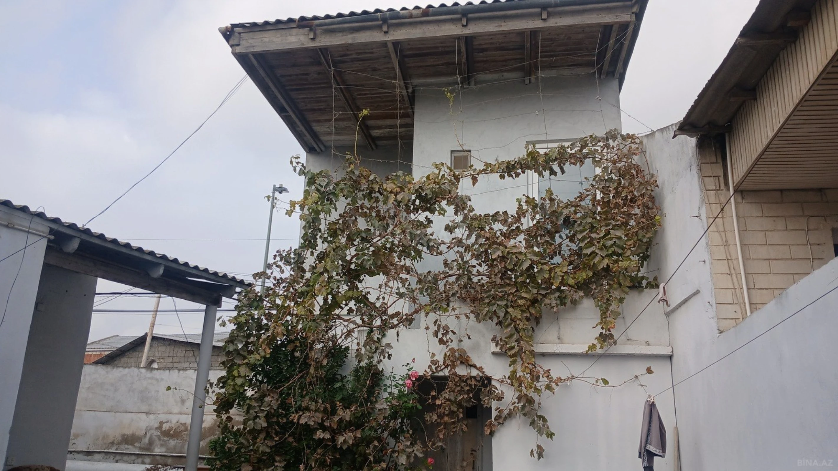 Satılır 4 otaqlı həyət evi 100 m²