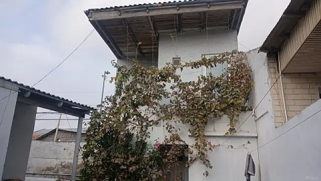 Satılır 4 otaqlı həyət evi 100 m²