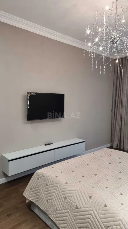 Satılır 4 otaqlı mənzil 186 m²