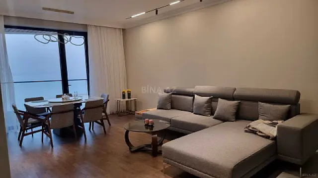 Satılır 4 otaqlı mənzil 186 m²