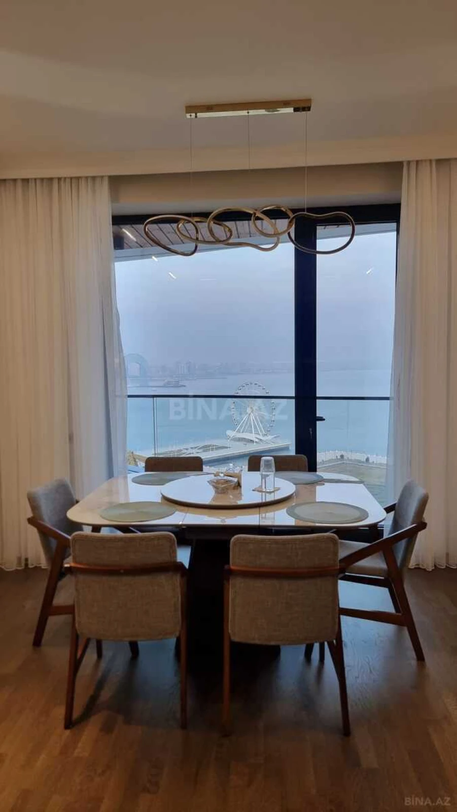 Satılır 4 otaqlı mənzil 186 m²