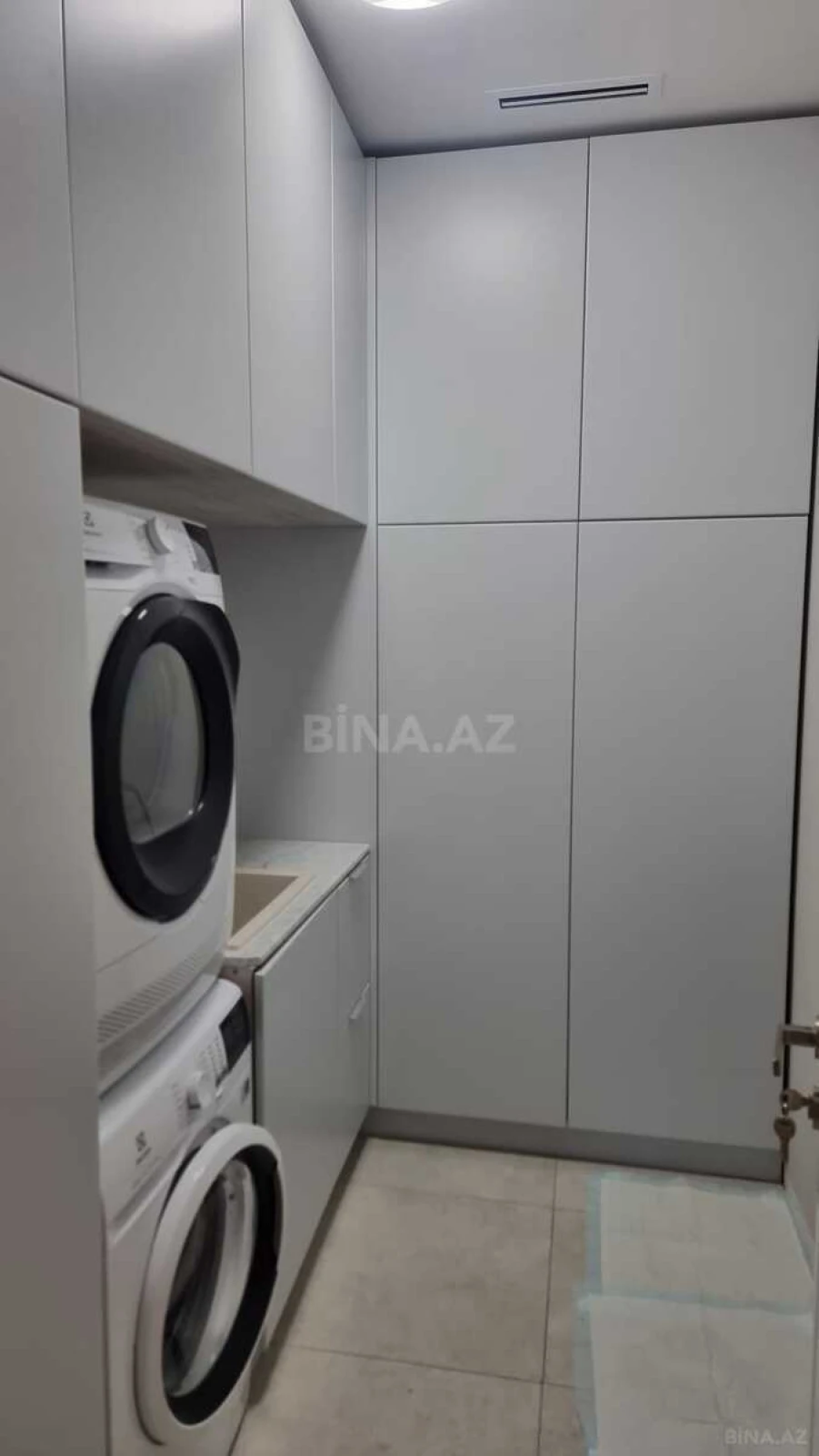 Satılır 4 otaqlı mənzil 186 m²