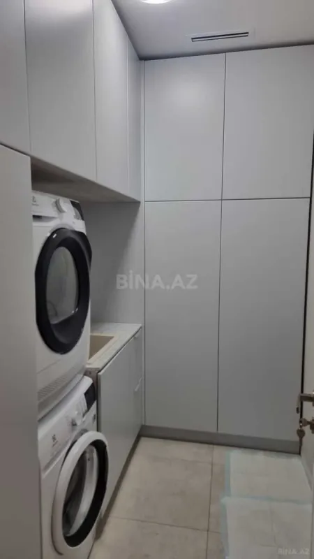 Satılır 4 otaqlı mənzil 186 m²