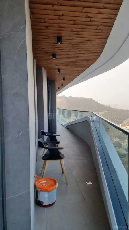 Satılır 4 otaqlı mənzil 186 m²