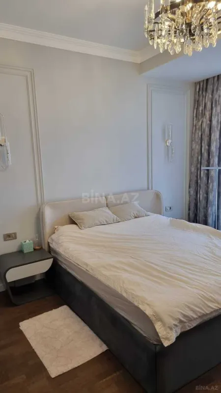 Satılır 4 otaqlı mənzil 186 m²