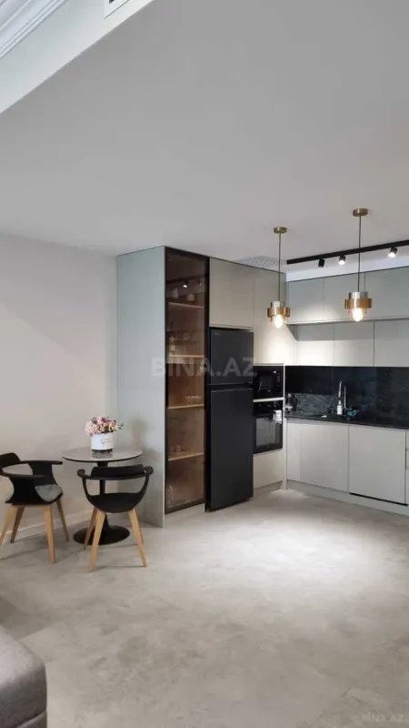 Satılır 4 otaqlı mənzil 186 m²