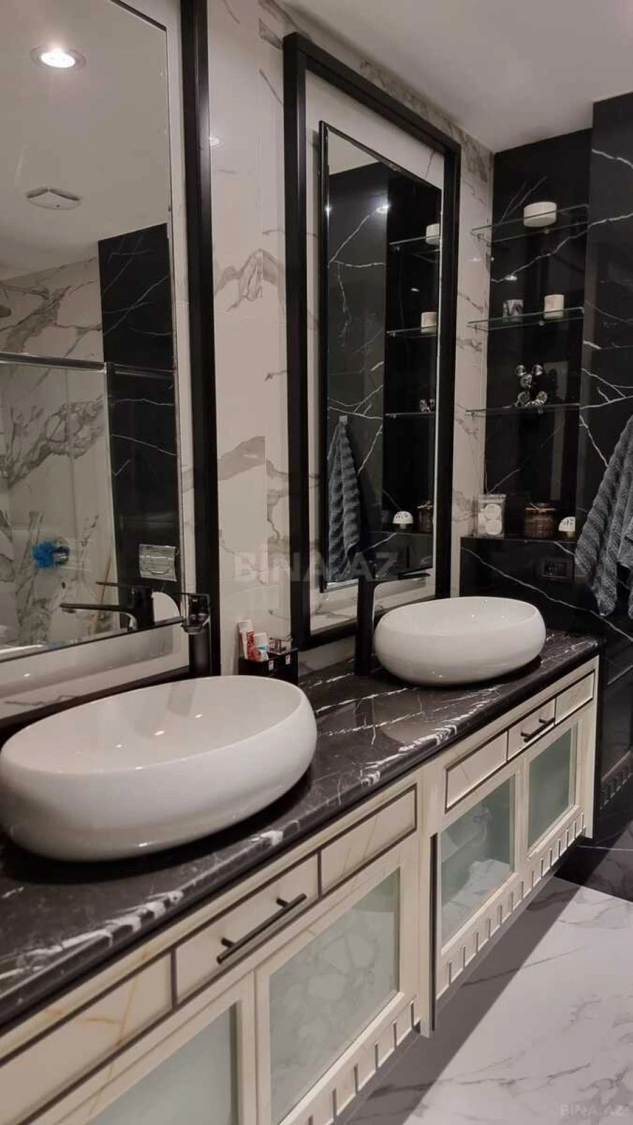 Satılır 4 otaqlı mənzil 186 m²