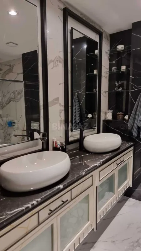 Satılır 4 otaqlı mənzil 186 m²