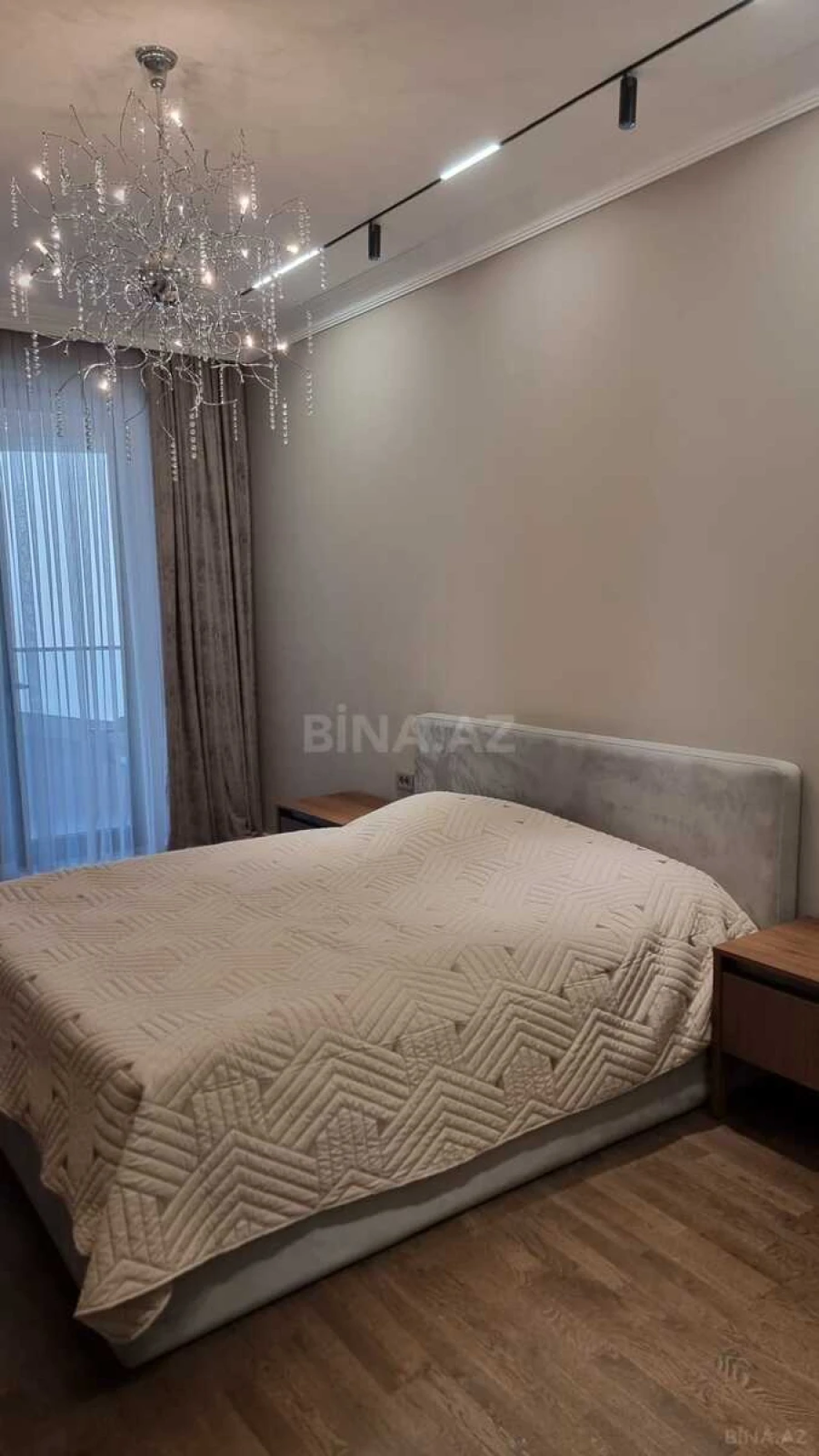 Satılır 4 otaqlı mənzil 186 m²
