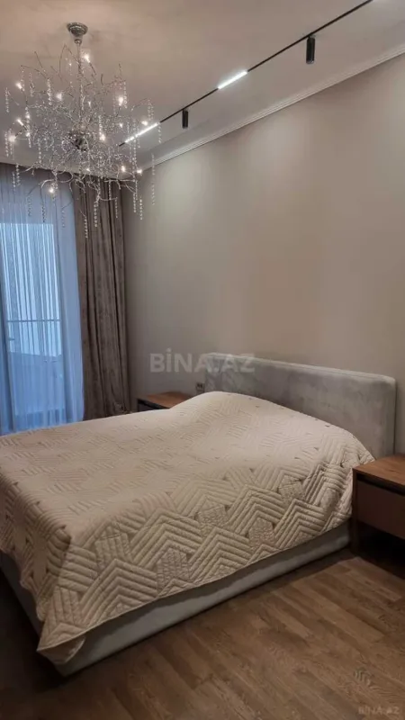 Satılır 4 otaqlı mənzil 186 m²