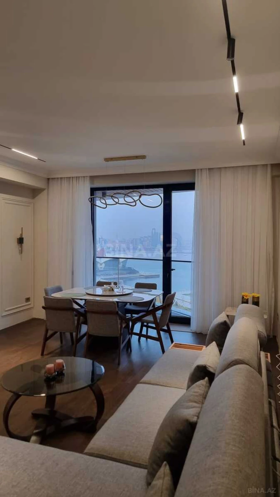 Satılır 4 otaqlı mənzil 186 m²