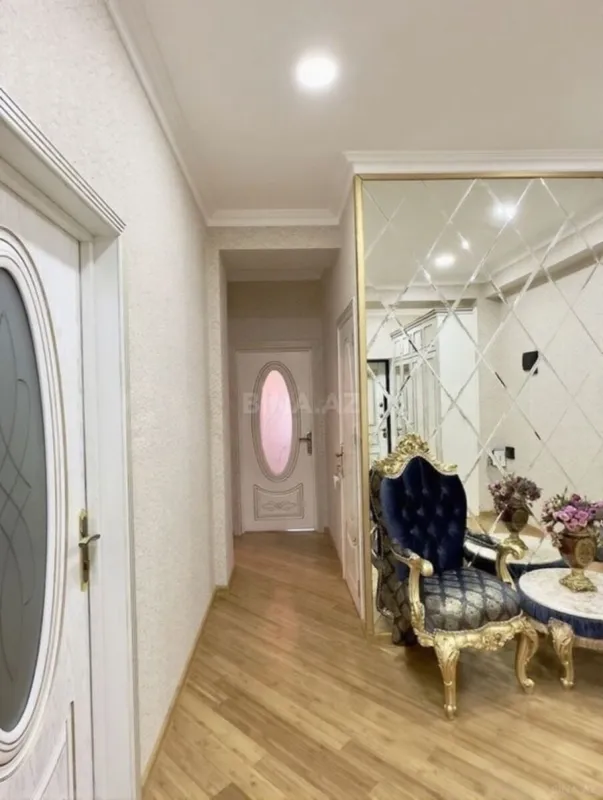 Satılır 4 otaqlı mənzil 130 m²