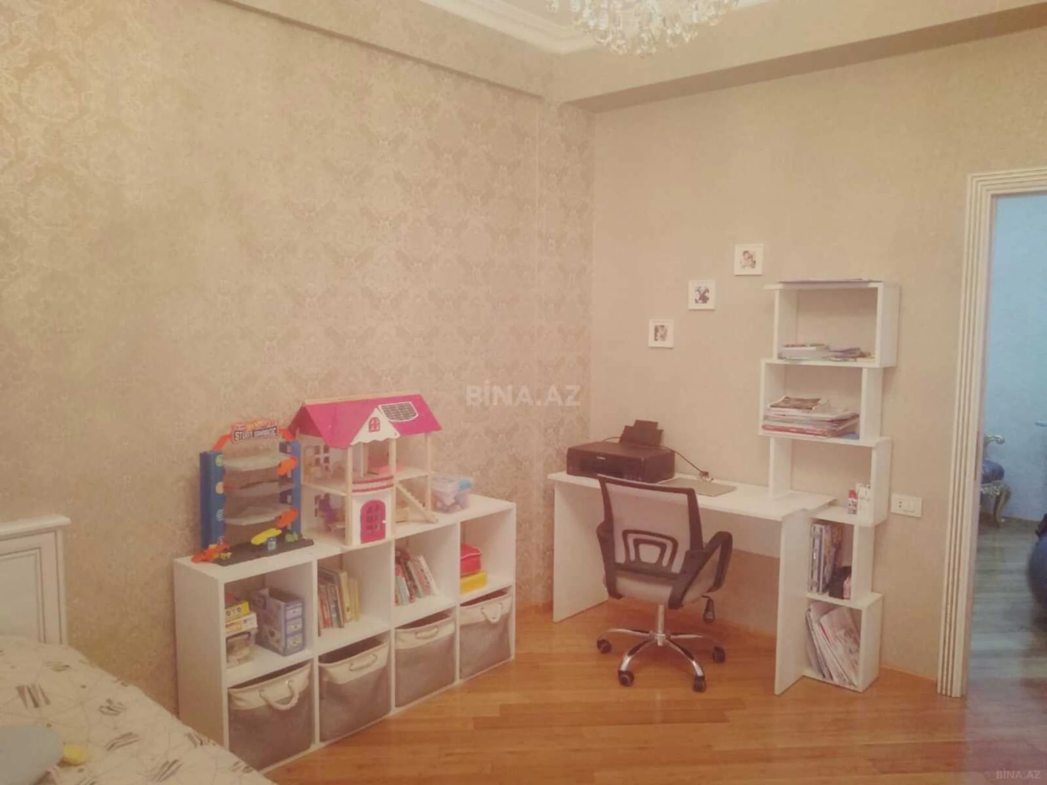 Satılır 4 otaqlı mənzil 130 m²