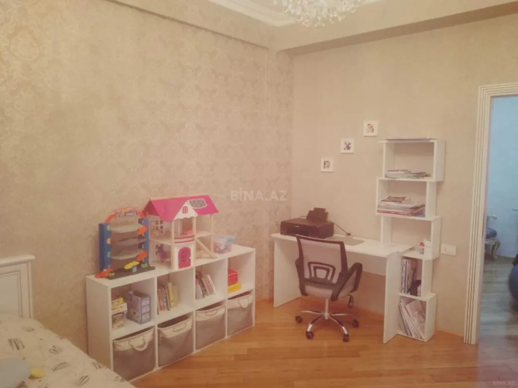 Satılır 4 otaqlı mənzil 130 m²