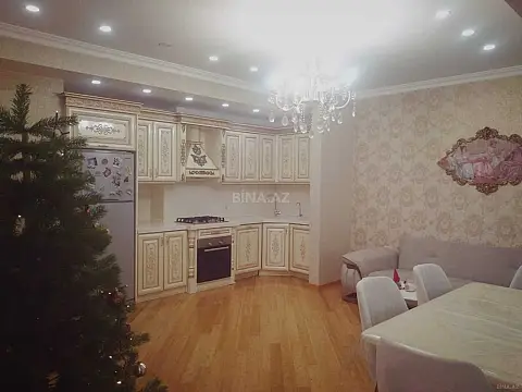 Satılır 4 otaqlı mənzil 130 m²