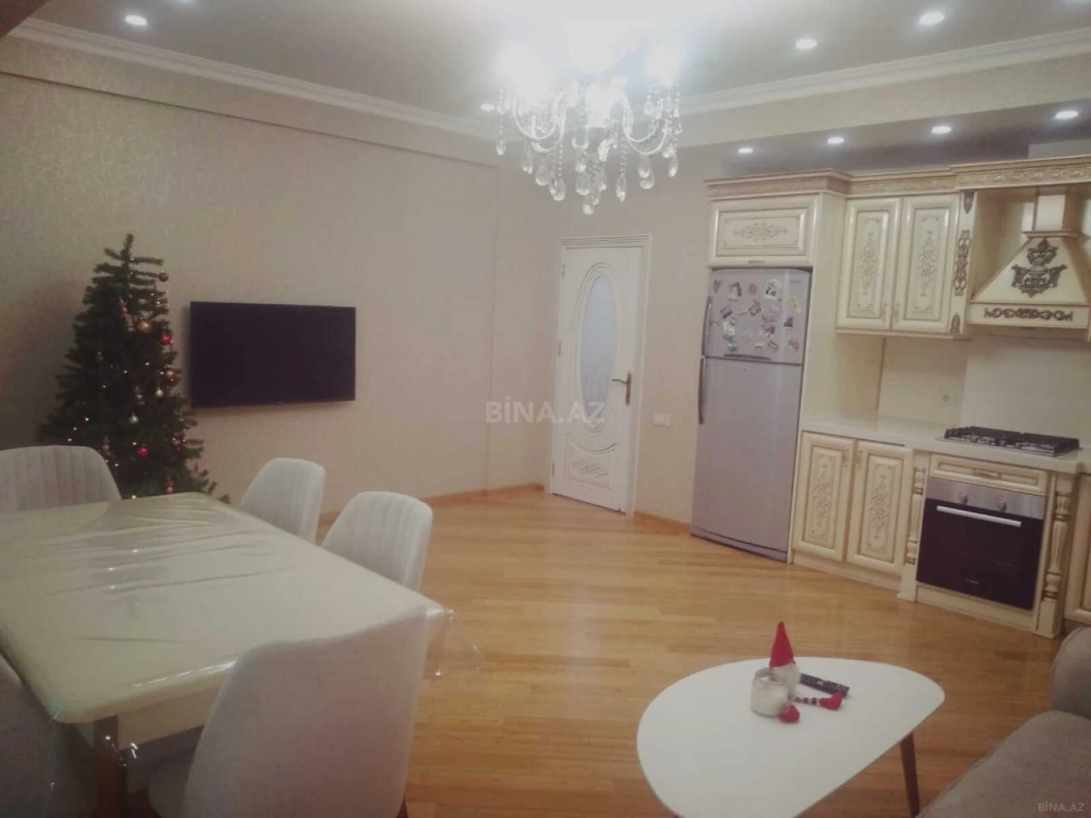 Satılır 4 otaqlı mənzil 130 m²