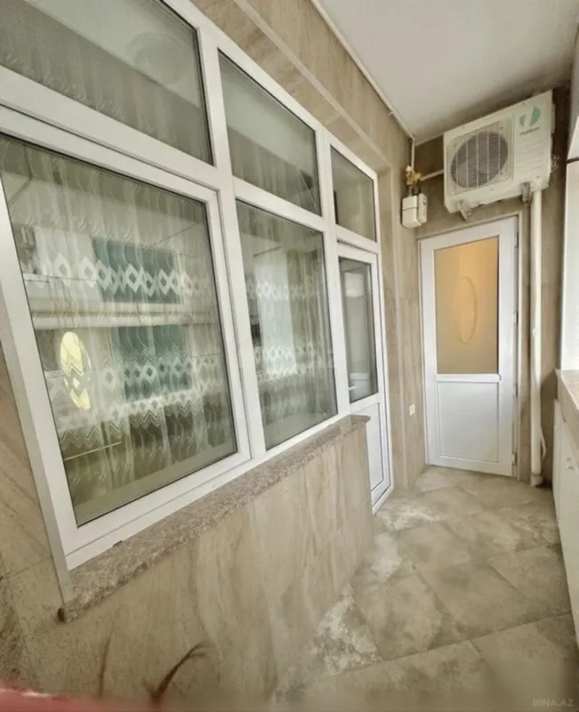 Satılır 4 otaqlı mənzil 130 m²
