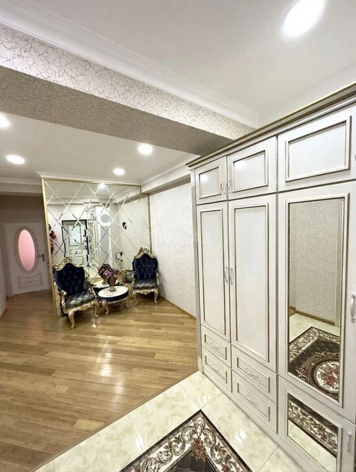 Satılır 4 otaqlı mənzil 130 m²