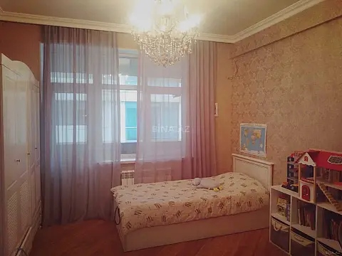 Satılır 4 otaqlı mənzil 130 m²