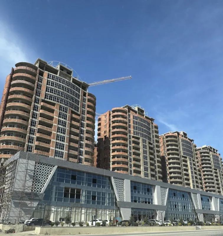 Satılır 3 otaqlı mənzil 130 m²