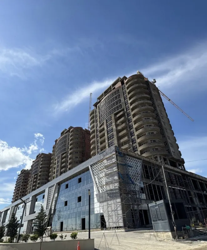 Satılır 3 otaqlı mənzil 130 m²