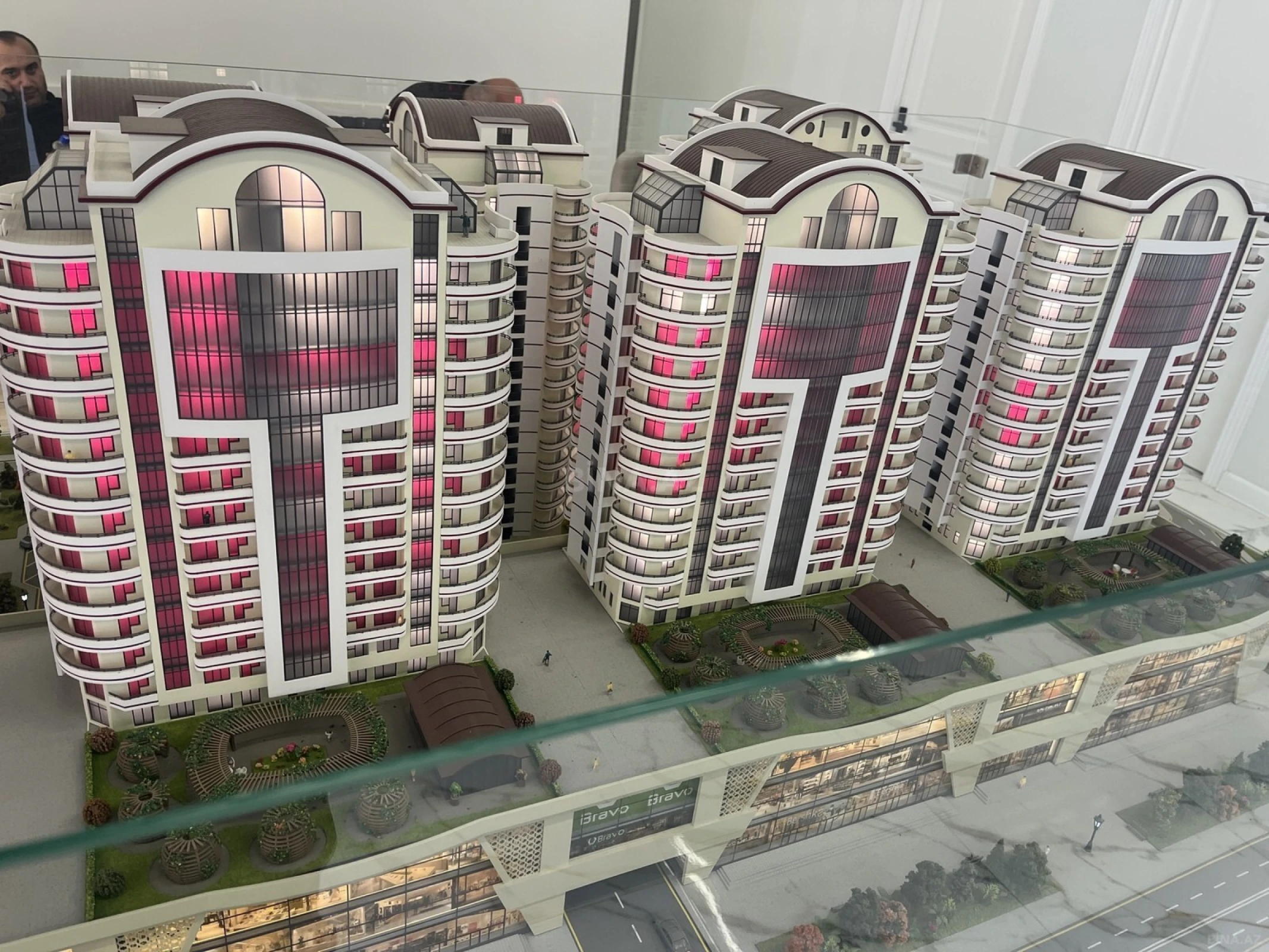 Satılır 3 otaqlı mənzil 130 m²