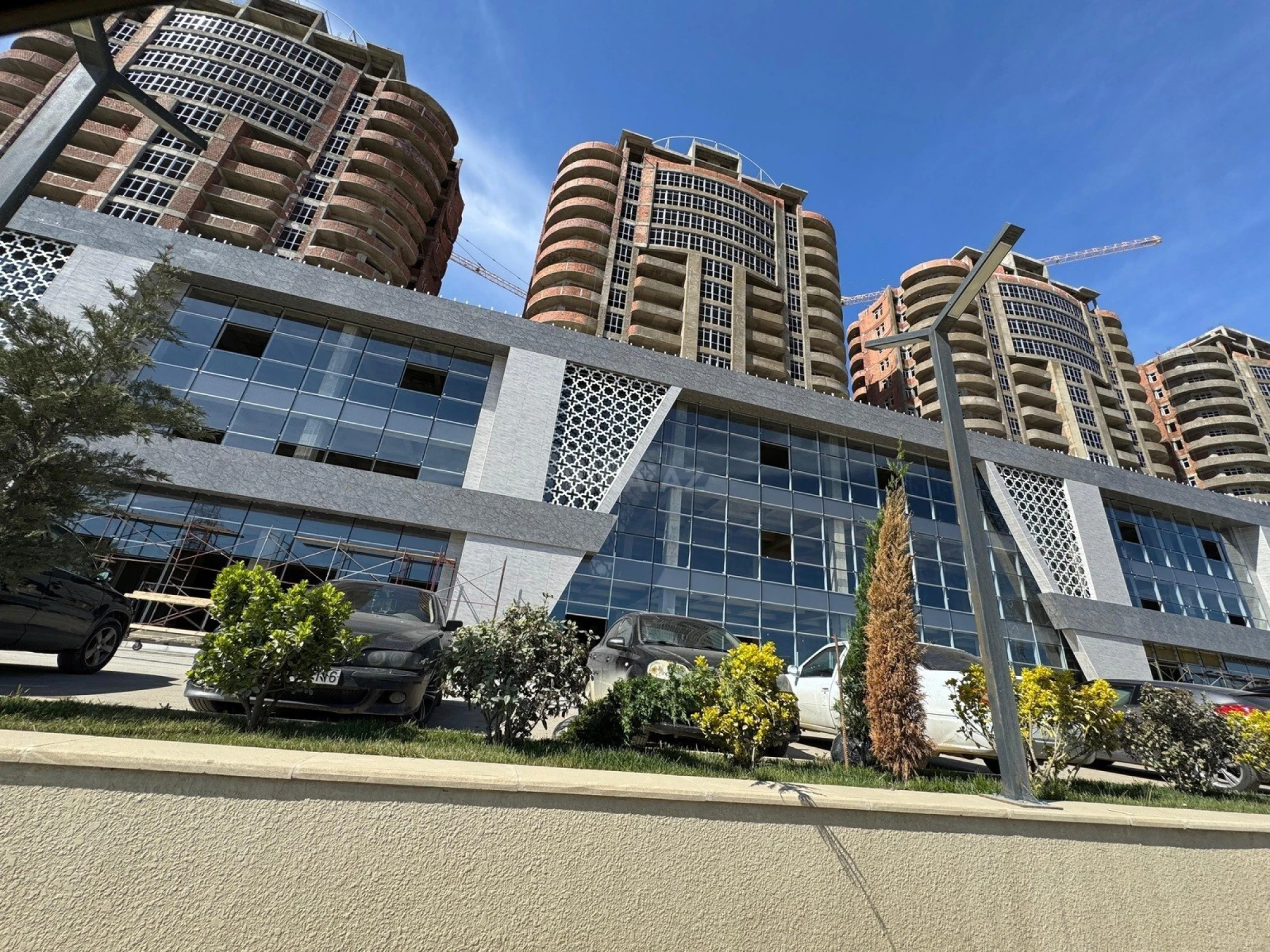 Satılır 3 otaqlı mənzil 130 m²