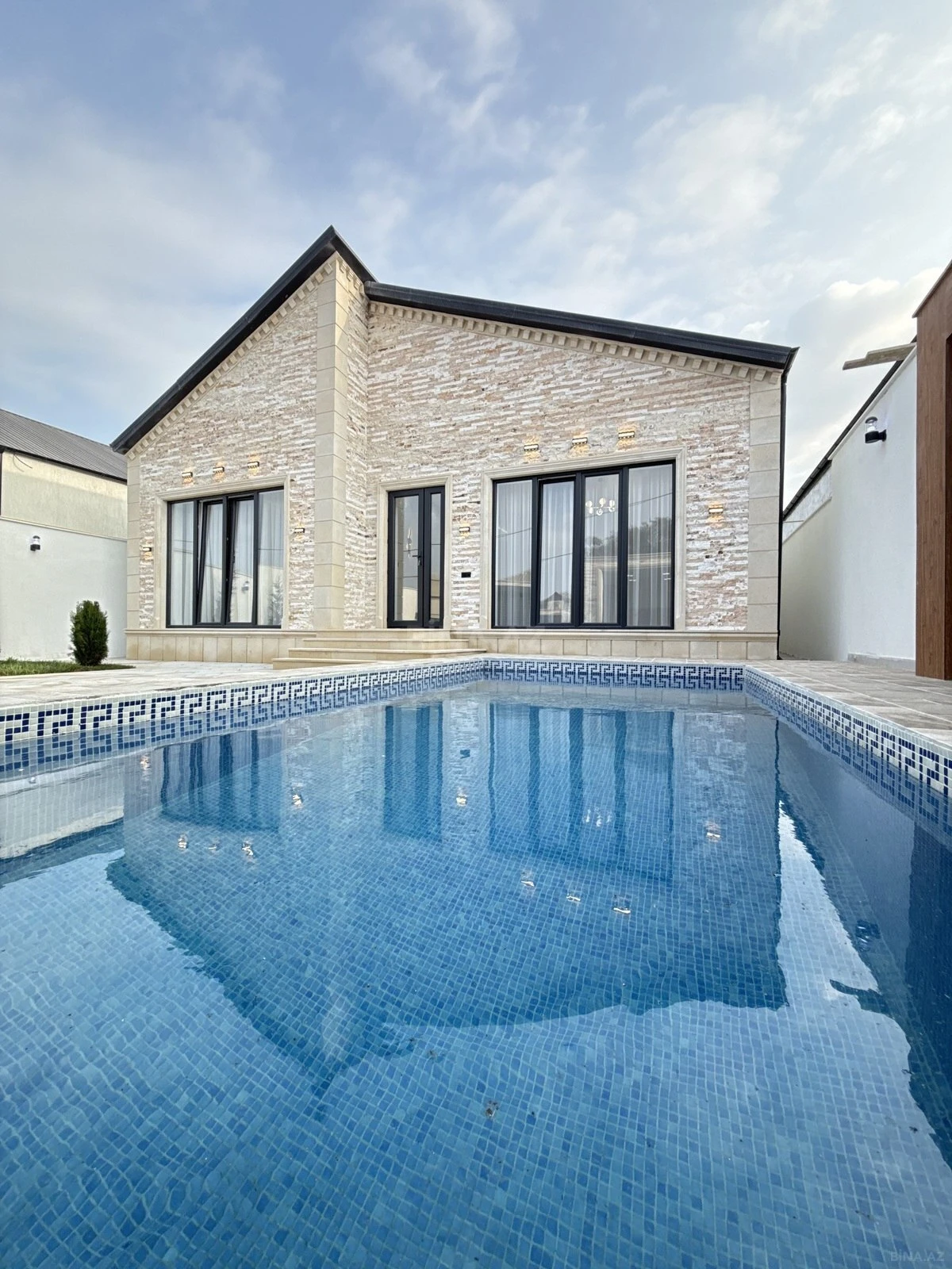 Satılır 4 otaqlı həyət evi 155 m²