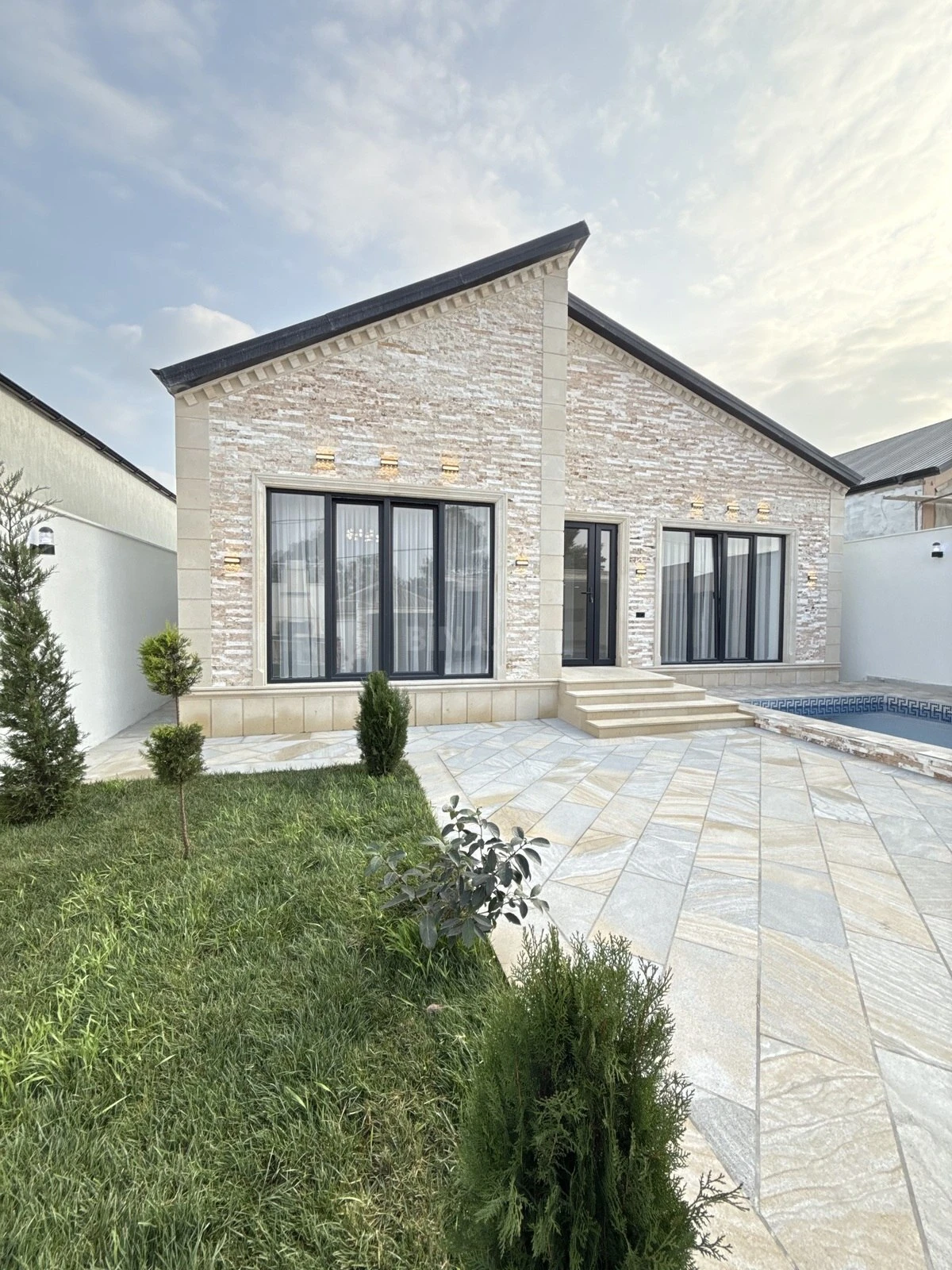 Satılır 4 otaqlı həyət evi 155 m²