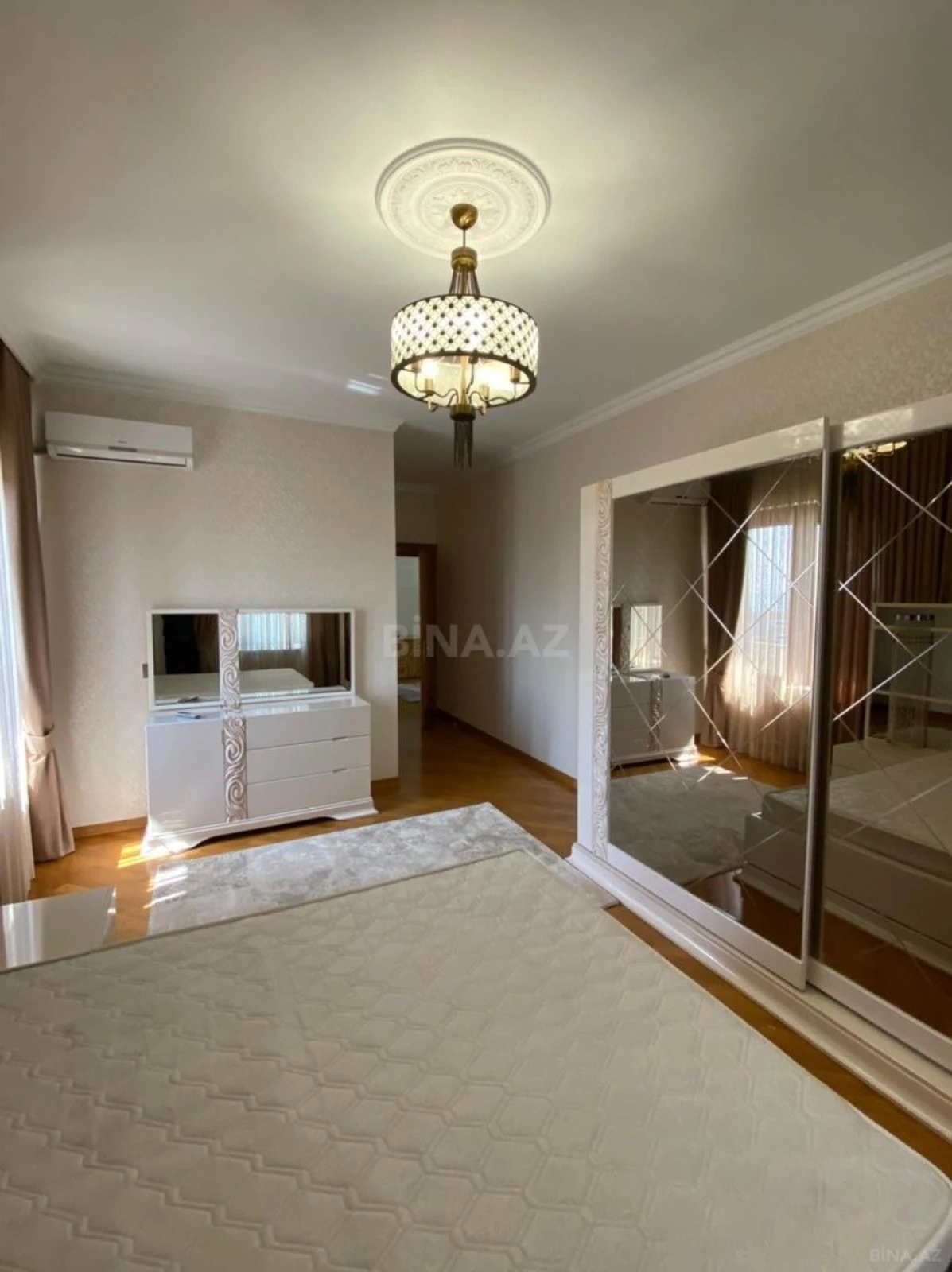 Kirayə verilir 3 otaqlı mənzil 130 m²