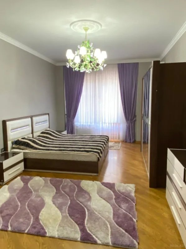 Kirayə verilir 3 otaqlı mənzil 130 m²