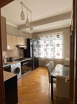 Kirayə verilir 3 otaqlı mənzil 130 m²
