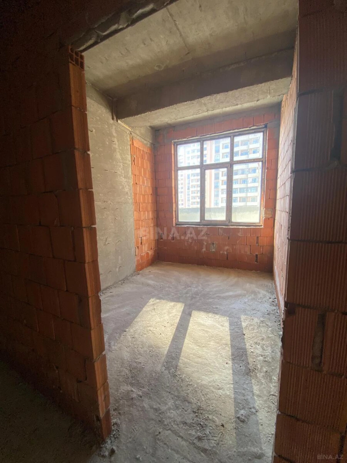Satılır 2 otaqlı mənzil 77 m²