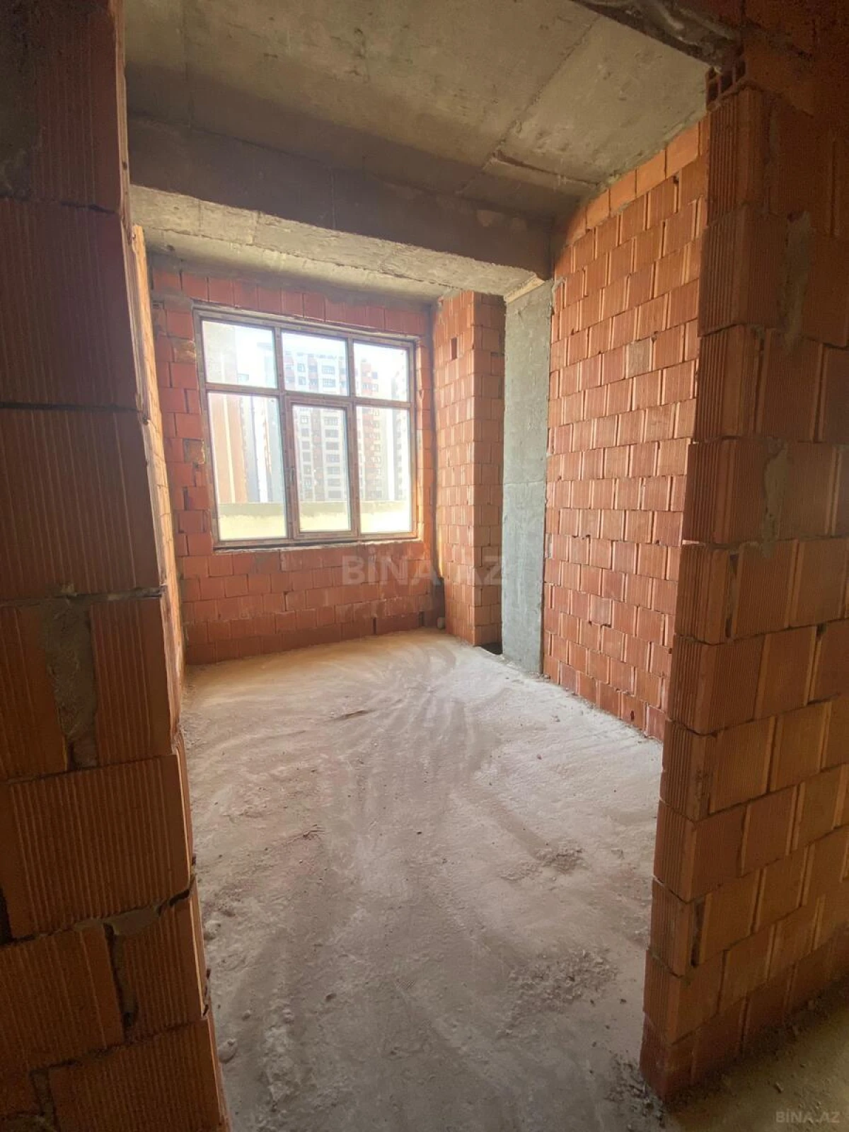 Satılır 2 otaqlı mənzil 77 m²