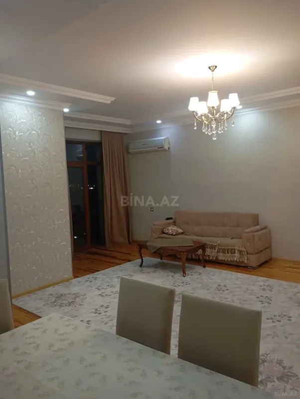 Satılır 3 otaqlı mənzil 130 m²