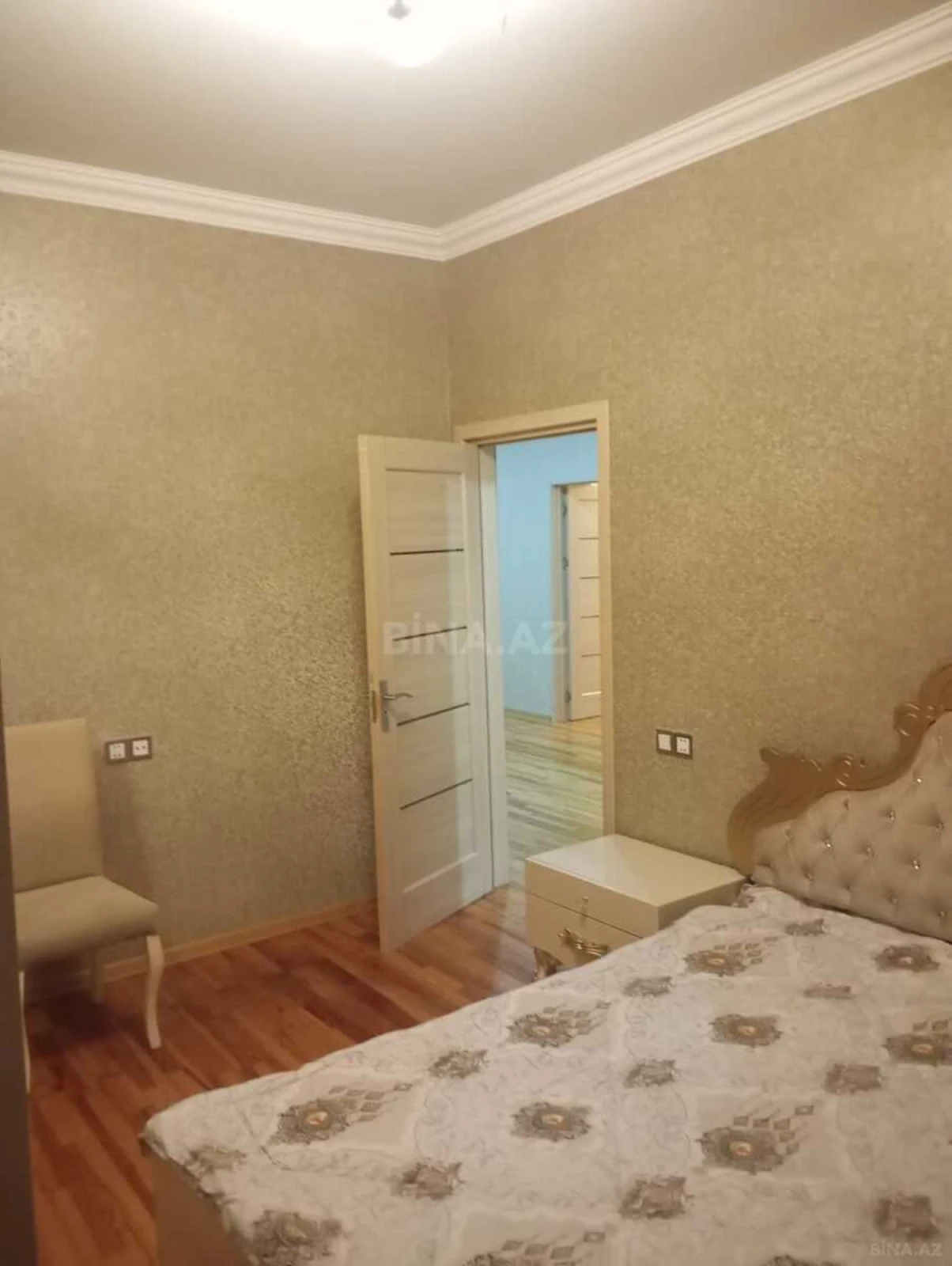 Satılır 3 otaqlı mənzil 130 m²