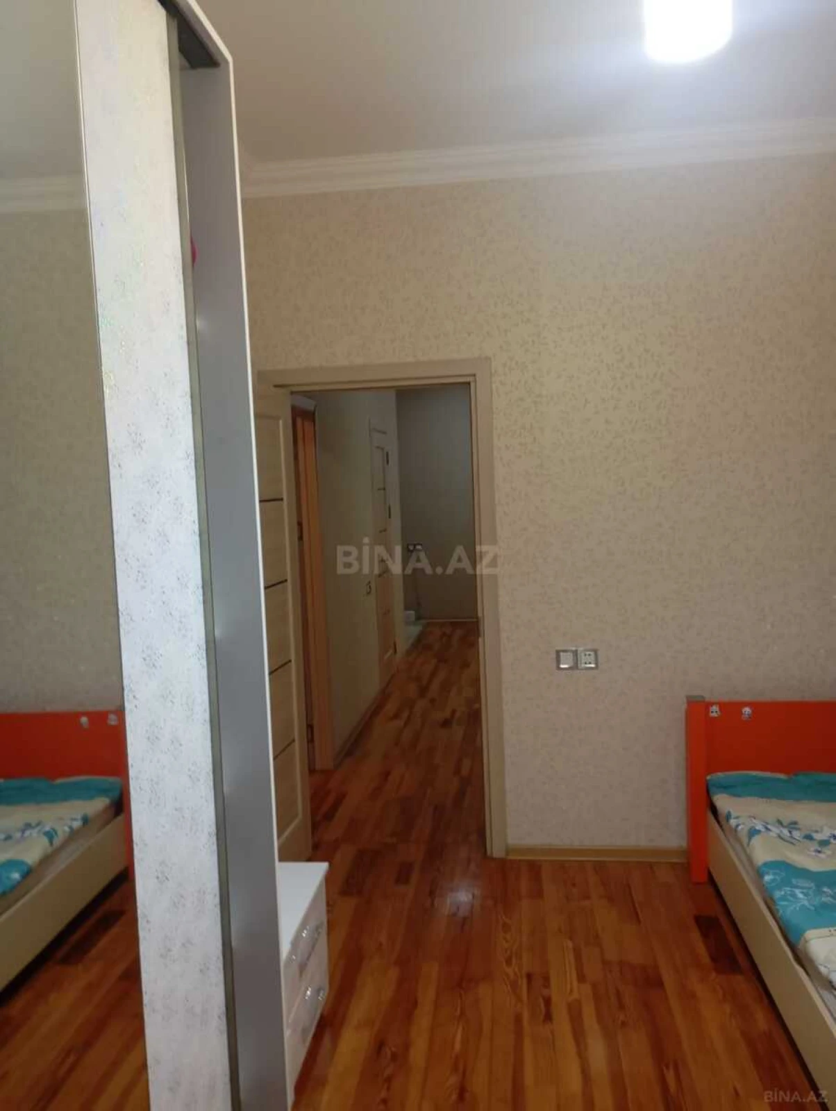 Satılır 3 otaqlı mənzil 130 m²