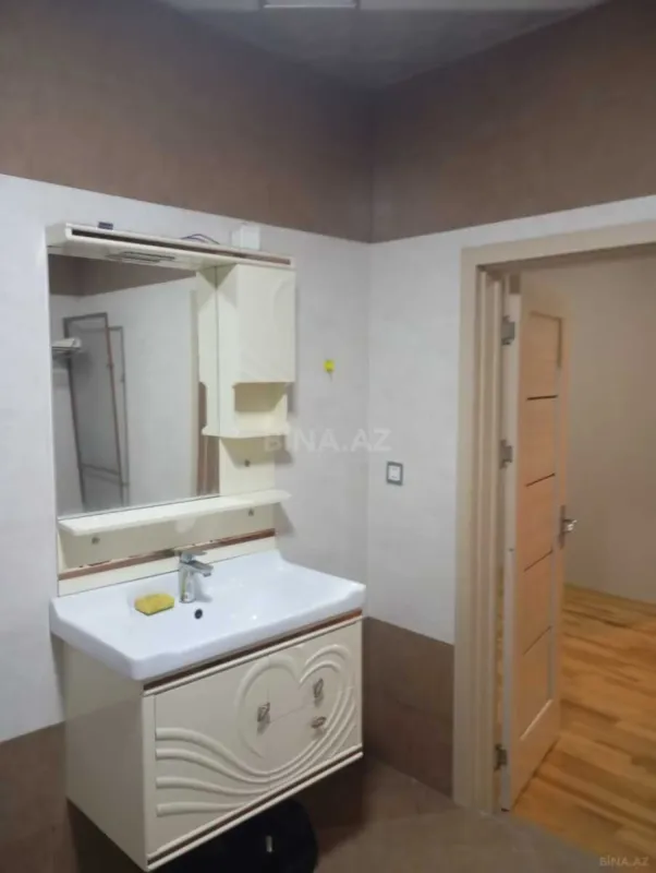 Satılır 3 otaqlı mənzil 130 m²