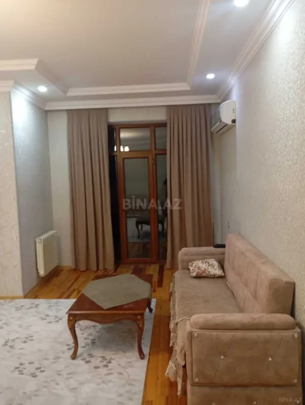 Satılır 3 otaqlı mənzil 130 m²