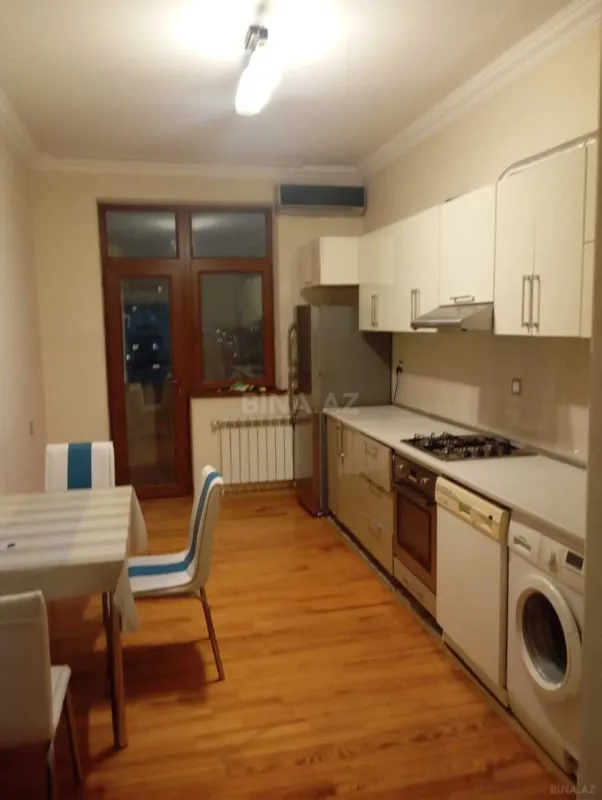 Satılır 3 otaqlı mənzil 130 m²