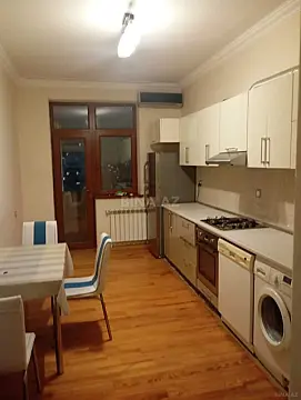 Satılır 3 otaqlı mənzil 130 m²