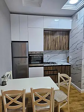Kirayə verilir 2 otaqlı mənzil 70 m²