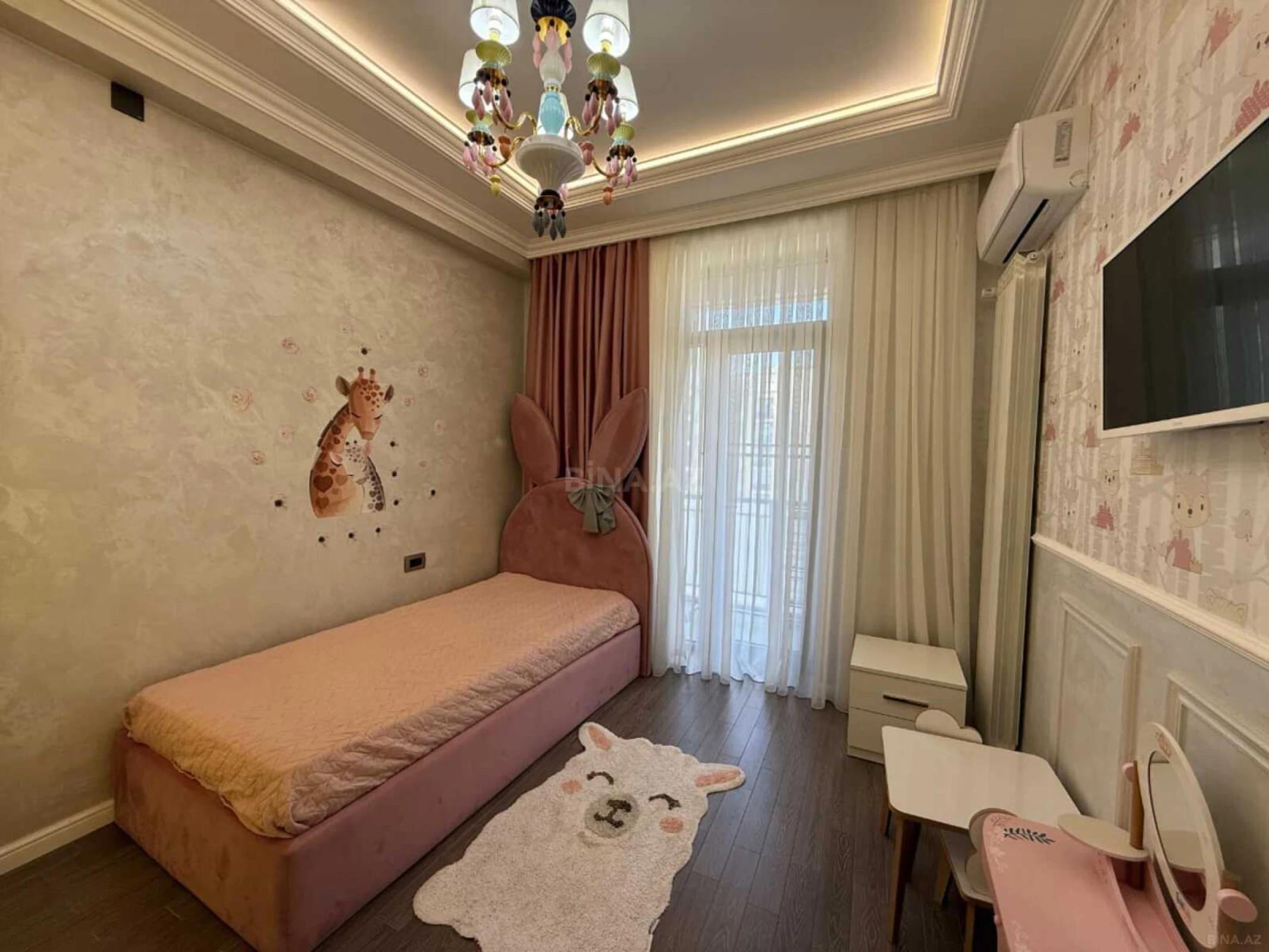 Satılır 4 otaqlı mənzil 130 m²